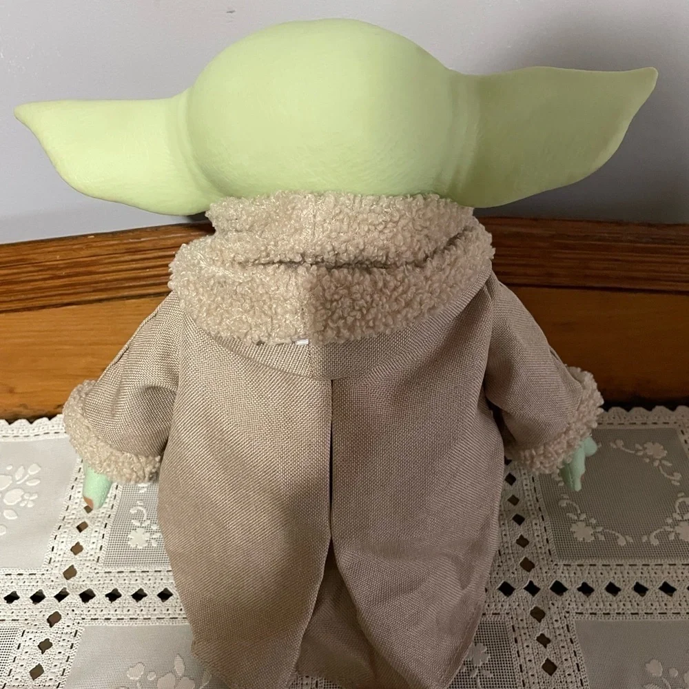 2020 Star Wars Baby Yoda plush with sounds EUC